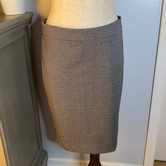 Ann Taylor size 6 pencil skirt - Picture 1 of 6